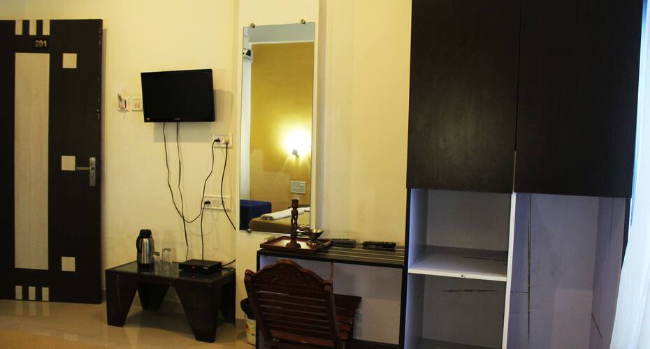 Green Hill Lodge, Pune 5